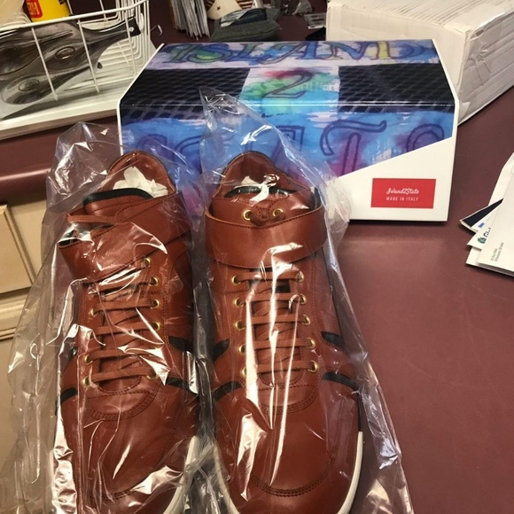 Island2State shoes!! they're also unisex !!